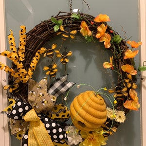 Bee Happy Wreath