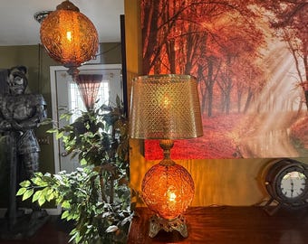Set di lampada da tavolo e lampada a sospensione vintage in vetro ambrato – Globi in rilievo, stile marocchino anni '70
