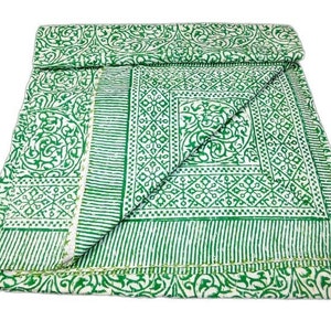 Edredom Kantha Verde Costurado à Mão: Colcha Indiana Vintage