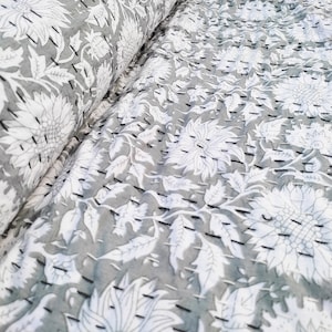 Courtepointe Saga florale verte gris faite main - Couvre-lit en coton doux à imprimé blocs, couverture légère pour chambre à coucher, canapé et décoration d'intérieur confortable