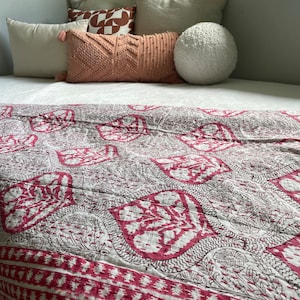 Handmade Floral Kantha Quilt: Cream & Red Vintage Cotton Bedspread