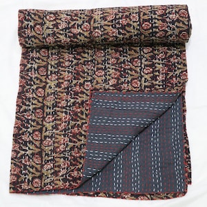 Trapunta Kantha nera con stampa floreale a blocchi, copriletto in cotone fatto a mano di Jaipur, coperta da letto indiana in stile boho, trapunta con motivo vintage