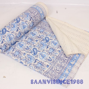 Blau Floral Kantha Quilt: Handgemachte Bettwäsche aus Baumwolle mit Blockprint