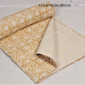 Senfgelbe handgemachte Kantha Quilt, weiße Tagesdecke mit Blockprint Blumendruck, handgemachte Baumwolldecke, indische Bettüberwurf