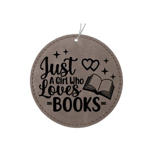 Lornement personnalisé Just a Girl Who Loves Books est gravé au laser sur commande pour un cadeau de bibliothécaire ou denseignant cadeaux pour sa lecture image 2