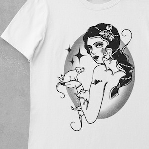 Rat Lady Shirt • Old School Tattoo Woman • Witch Shirt • Rat Lover Gift • Pet Rats Owner t-shirt • Sailor Traditional Tattoo Top