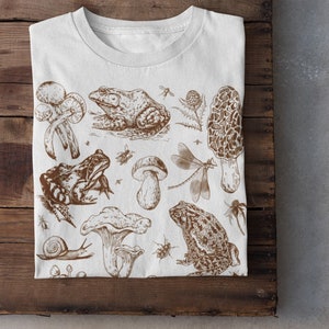 Frogs and Mushrooms t-shirt • Botanical Cottagecore Goblincore shirt • Vintage Aesthetic top • Dark Academia fashion • Frog Toadstool top