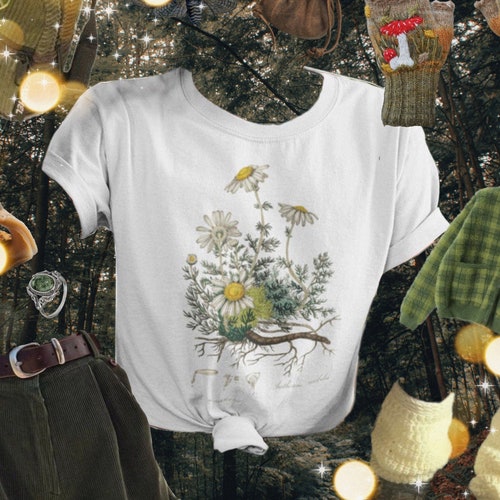 Chamomile Daisy Botanical Art T-shirt • Cottagecore Aesthetic shirt • Soft core Light Academia tshirt • Flowers top • Nature lover clothing