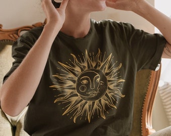 Vintage Aesthetic Sun Moon Tshirt • 60s 70s 80s Style shirt • Hippy Witchy Mystical Spiritual top • Boho Astrology gift • Unisex top •