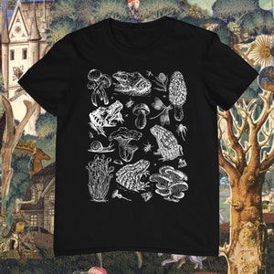 Mushrooms Frogs and Bugs Botanical art tshirt • Goblincore aesthetic shirt • Vintage Mushroom Frog fungi • Witchy Fairycore Nature Goth top