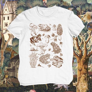 Frogs and Mushrooms t-shirt • Botanical Cottagecore Goblincore shirt • Vintage Aesthetic top • Dark Academia fashion • Frog Toadstool top