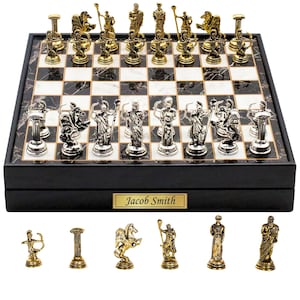 Unieke gepersonaliseerde metalen schaakset met houten opberger in marmerlook | Mythologie Griekse luxe decoratieve metalen schaakset |  Verjaardagscadeau