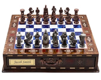 Jeu D’Échecs Viking Hnefatafl – Figurines Résine Sculptées à La Main – Jeu De Stratégie Et Réflexion Pour Tous (Plateau 22 Cm)