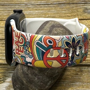 Cinturino per orologio hippy retrò anni '70 per apple watch samsung fitbit versa silicone pace e amore regalo immagine 1