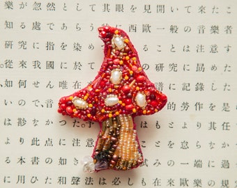 Pilz Perlen brosche | Fly Agaric Pin | Handgemachter Pin | Geschenk für Sie