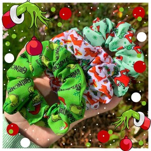 Elastici per capelli/scrunchies natalizi a tema Grinch