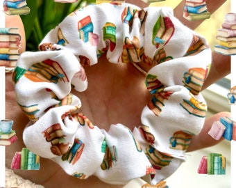 Scrunchie mit Buchmotiv