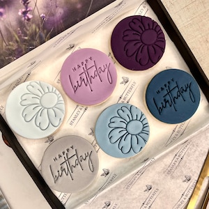 Bespoke Personalised Birthday Biscuits In Gift Box | Cookies | Gifts For Her | Personalised Gifts | Mum Sister Aunt Gran Daughter Set: 2VG6N