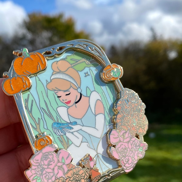 Cinderella character frame fantasy pin LE 50