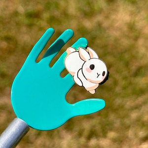 Mini Hase Emaille Fantasy Pin LE 100