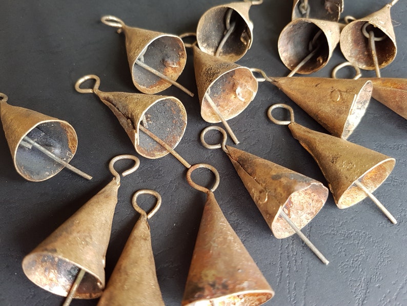Set 8, 10, 12 antieke kleur metalen kegel vorm klokken, jingle bell de 5 pouces, projet traditionnel vintage kerstboom DIY hobby levering image 5