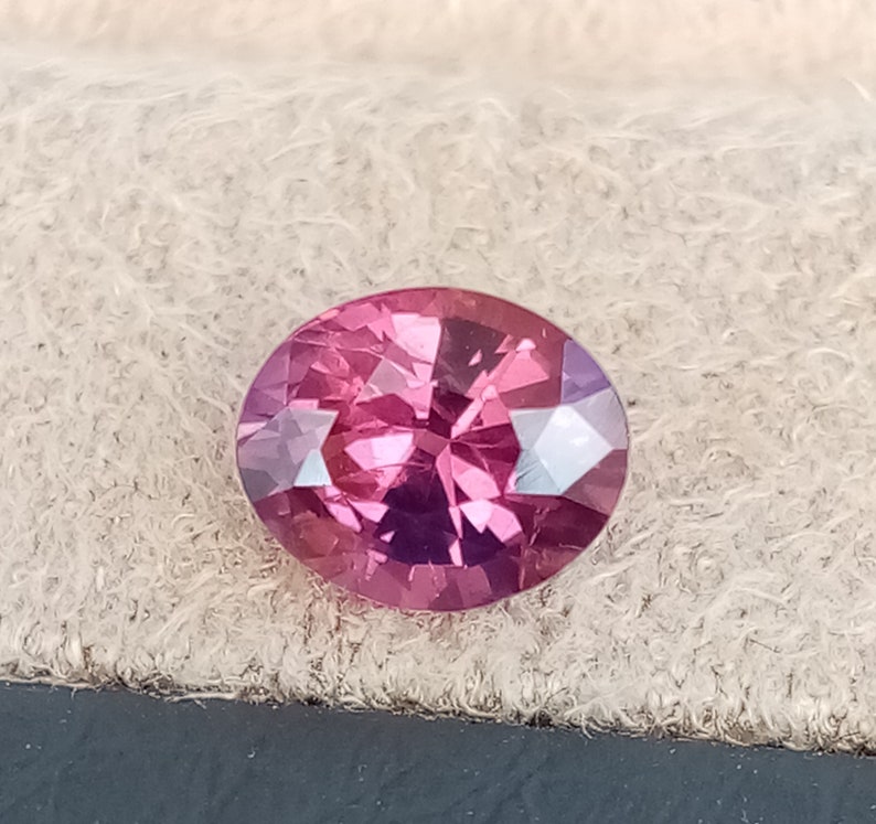 Natural Red Spinel, 0.80 / 6.95.2mm Oval Red Spinel / Ceylon Red Spinel / Natural Untreated / Loose Gemstone image 5