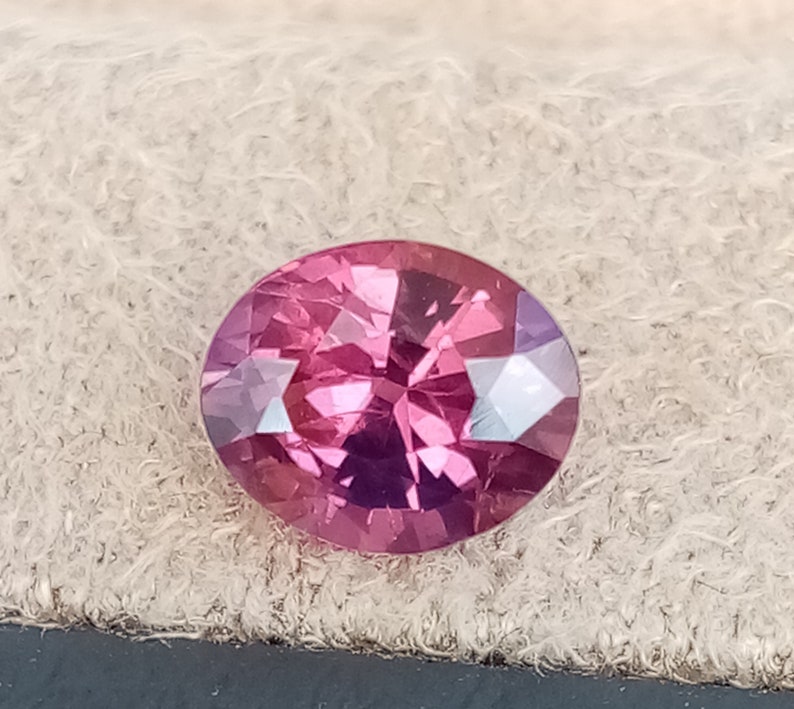 Natural Red Spinel, 0.80 / 6.95.2mm Oval Red Spinel / Ceylon Red Spinel / Natural Untreated / Loose Gemstone image 4