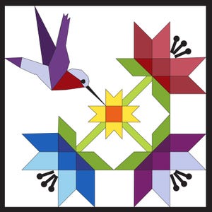 Könnte beinhalten: Ein quadratisches Quiltblock-Muster mit einem violetten und roten Kolibri, der über einem zentralen gelben und orangen Stern schwebt. Drei stilisierte Blumen in Rot-, Blau- und Violetttönen mit grünen Stielen sind um den Stern angeordnet.