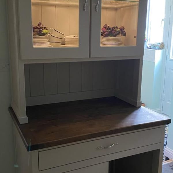 Beautiful Welsh Dresser Top/ Cabinet. Free Delivery