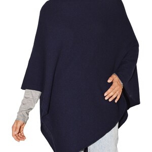 Poncho classique en mélange de cachemire Cape/capuche en cachemire pour femmes Pardessus en mélange de cachemire pour femmes Fabriqué en Italie Bleu