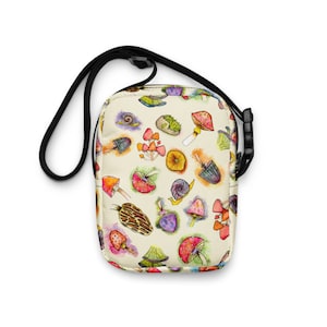 Bolsa crossbody Mushroom Medley, unissex, morel, morels, bolsa, forrageamento, mercado agrícola, festival, cogumelos, caracol, forrageira, telefone celular