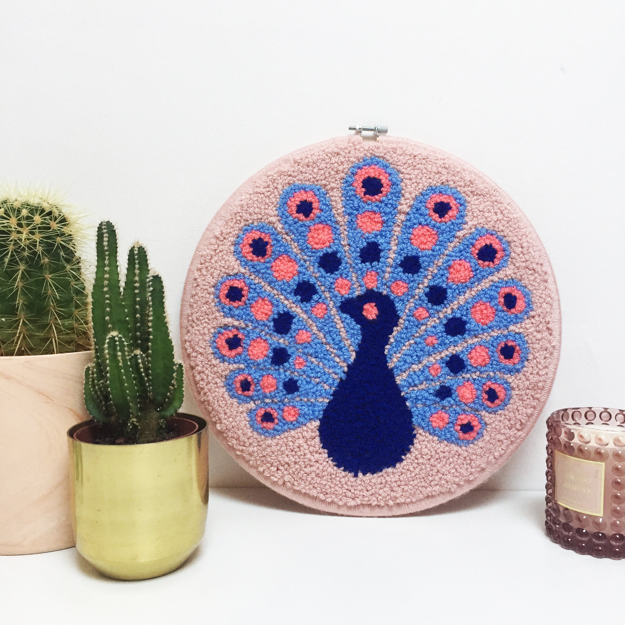 Paon | Punch Needle Wall Hanging Pouces de 12 Po