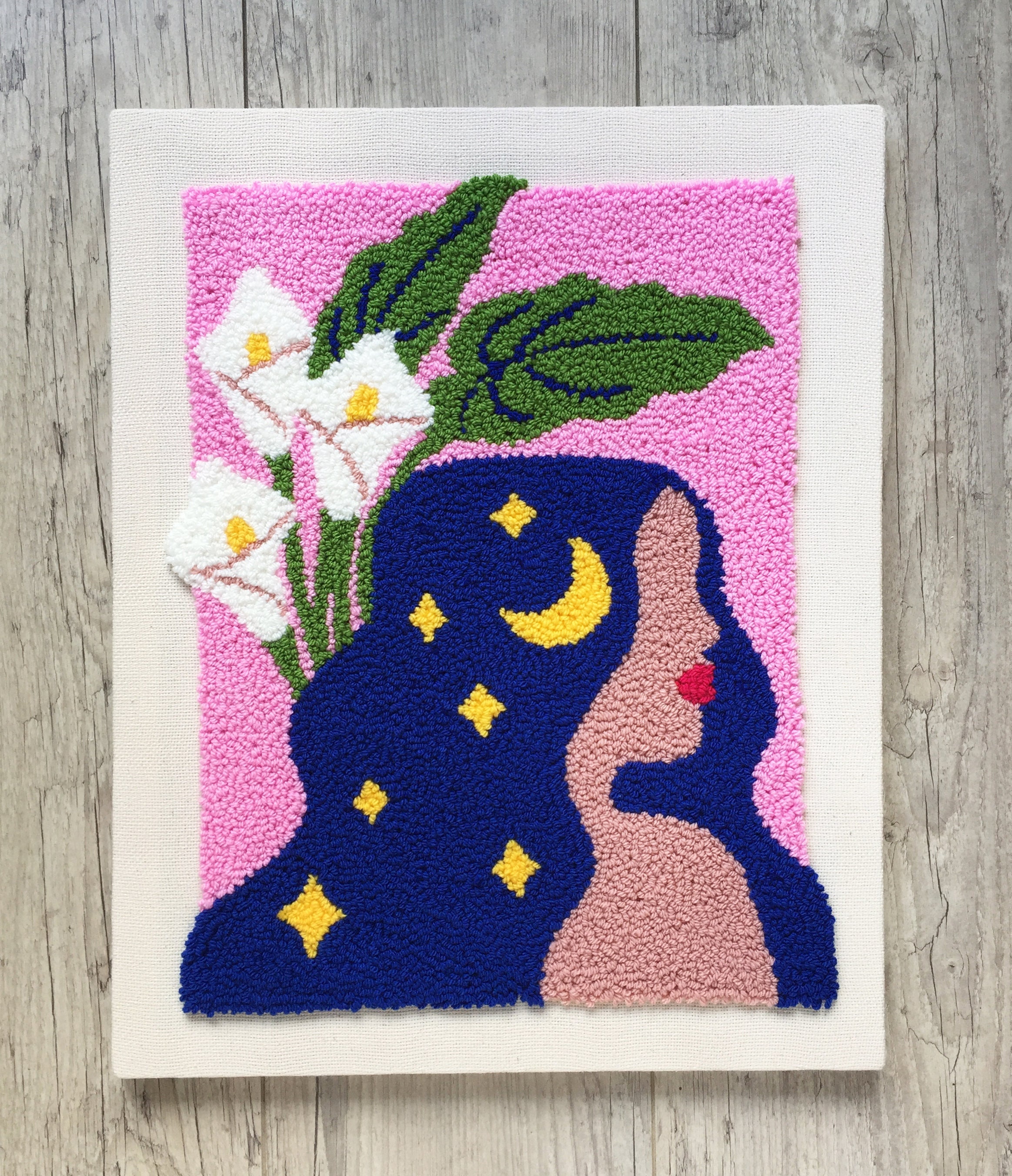 Nuit de Calla | Fixation Murale Punch Needle 16 X 20 Pouces