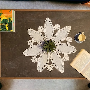 Wit kanten gehaakt kleedje voor vintage-geïnspireerd decor, 21,6 inch