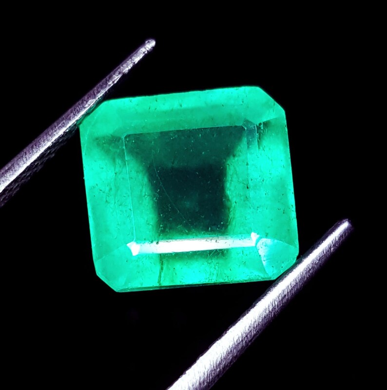 23.92 Ct Loose Gemstone Natural Green Emerald Big Size Used in jewelery For Wedding Or Engagement Purpose Square GIL Certified