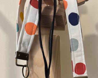 Llavero de tela con lunares para muñeca, ideal para todos, con correa, con bonito estampado de lunares, unisex, hecho a mano.