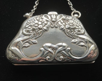 Superb 1907 Art Nouveau Silver Finger Purse by William Hair Haseler Manufacturers for Liberty.