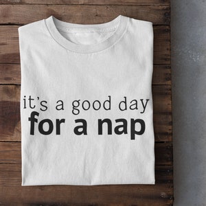é um bom dia para uma sesta camiseta | Camiseta gráfica unissex | Camiseta de algodão confortável | Presente de relaxamento | Citações subtis camiseta de &lt;br&gt; Entrega Rápida? Camiseta divertida com texto