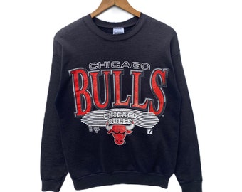 Vintage Distressed CHICAGO BULLS Sweatshirt Sweater Crew Neck Medium Large Size Pullover Vtg 90s Crewneck NBA National Baseball Usa