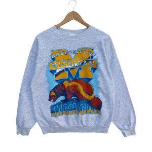 Vintage UNIVERSITEIT VAN MICHIGAN Dassen Sweatshirt Trui Trui Trui Lange Mouw Ronde Hals Shirt Vtg 90s Grijs Kleur College Usa