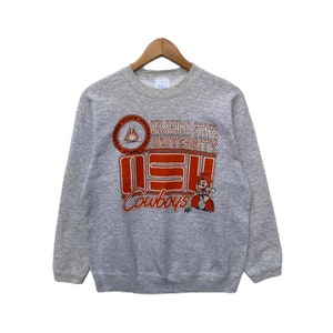 Vintage OKLAHOMA STATE UNIVERSITY Sweatshirt Sweater Pullover Jumper Medium Size Long Sleeve Grey Shirt College Usa State Crew Neck Cowboys
