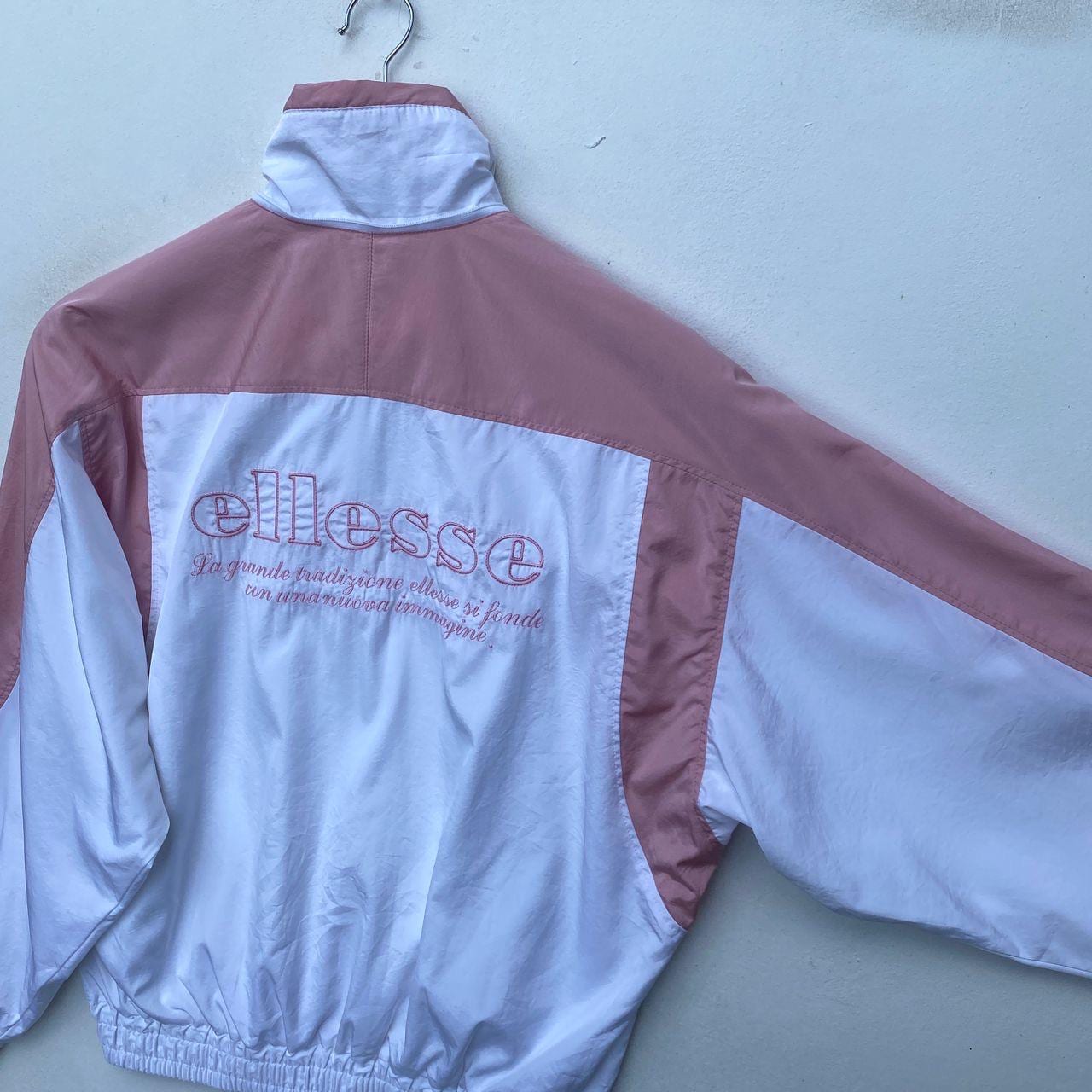 Vintage ELLESSE Windbreaker Zipper Light Jacket Ladies Medium Size