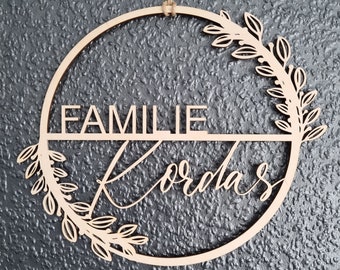 Türkranz personalisiert mit Familienname  aus Holz mit Blüten Blättern Zweigen  Türschild  Schild