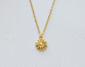 Dainty Gold Daisy Necklace, Gold Chain Necklace, Dainty Flower Necklace, Minimalist Necklace, Delicate Layering Necklace, Gift