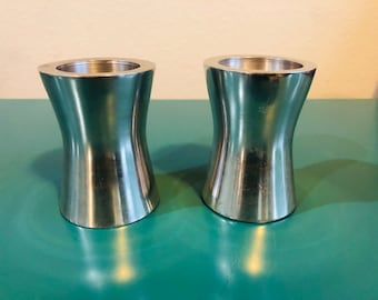 Conjunto de 2 portavelas de metal vintage, cromo, plata, posmoderno, moderno de mediados de siglo