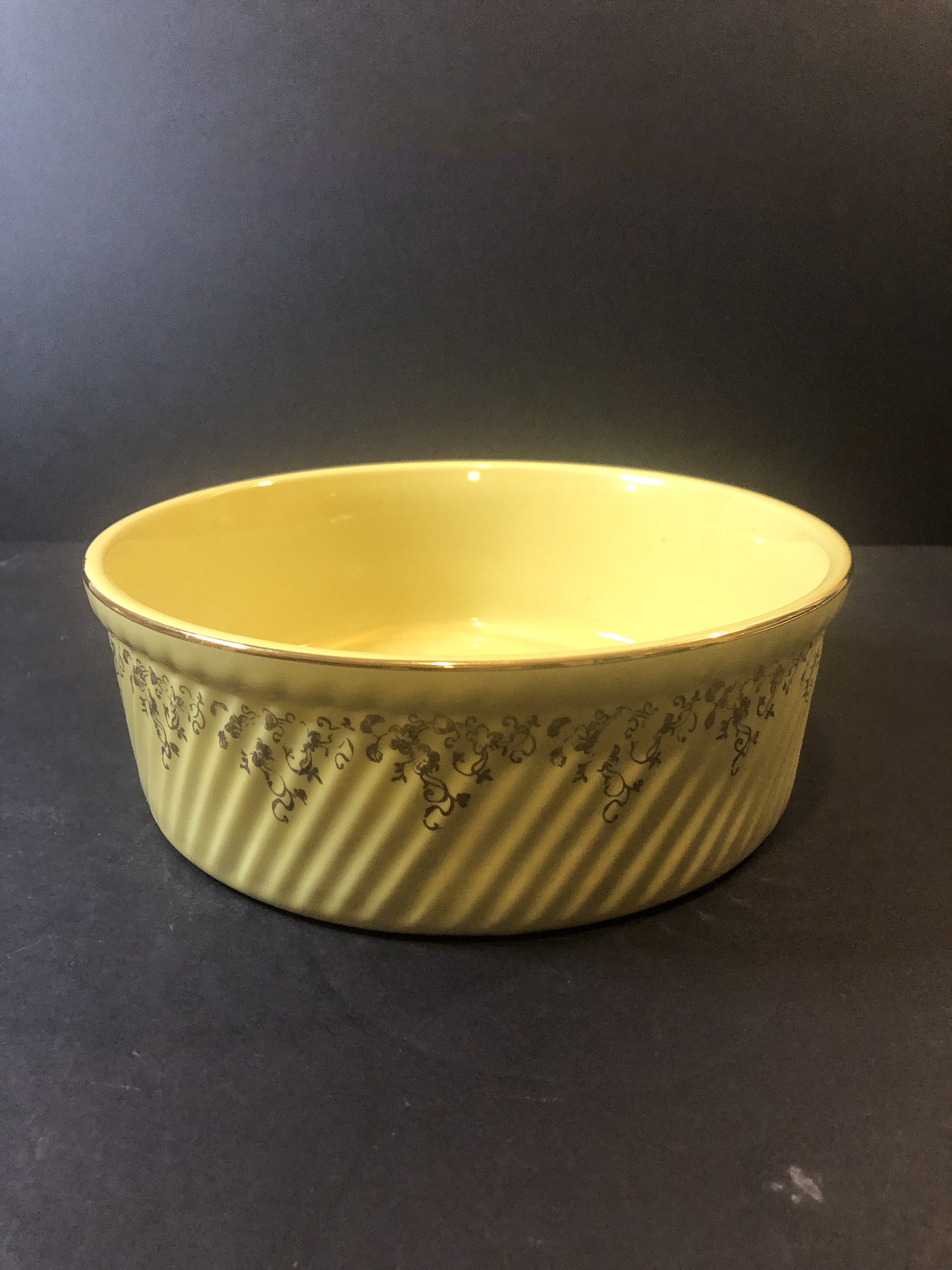 Yellow pyrex container (LIND) Yellow pyrex container (LIND)