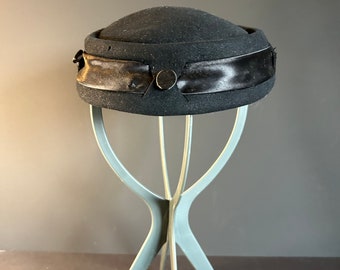 Vintage 1940s Black Wool & Satin Pillbox Hat - Timeless Ladies' Fashion
