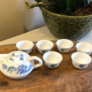 Service à thé miniature asiatique vintage dans sa boîte d&#39;origine - Service de thé pour enfant en porcelaine des années 1980 - Coffret à thé jouet de collection complet