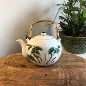 Beautiful Vintage Textured Asian Teapot, Oriental Decor