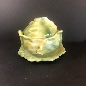 Holland Mold Cabbage Bowl on Plate